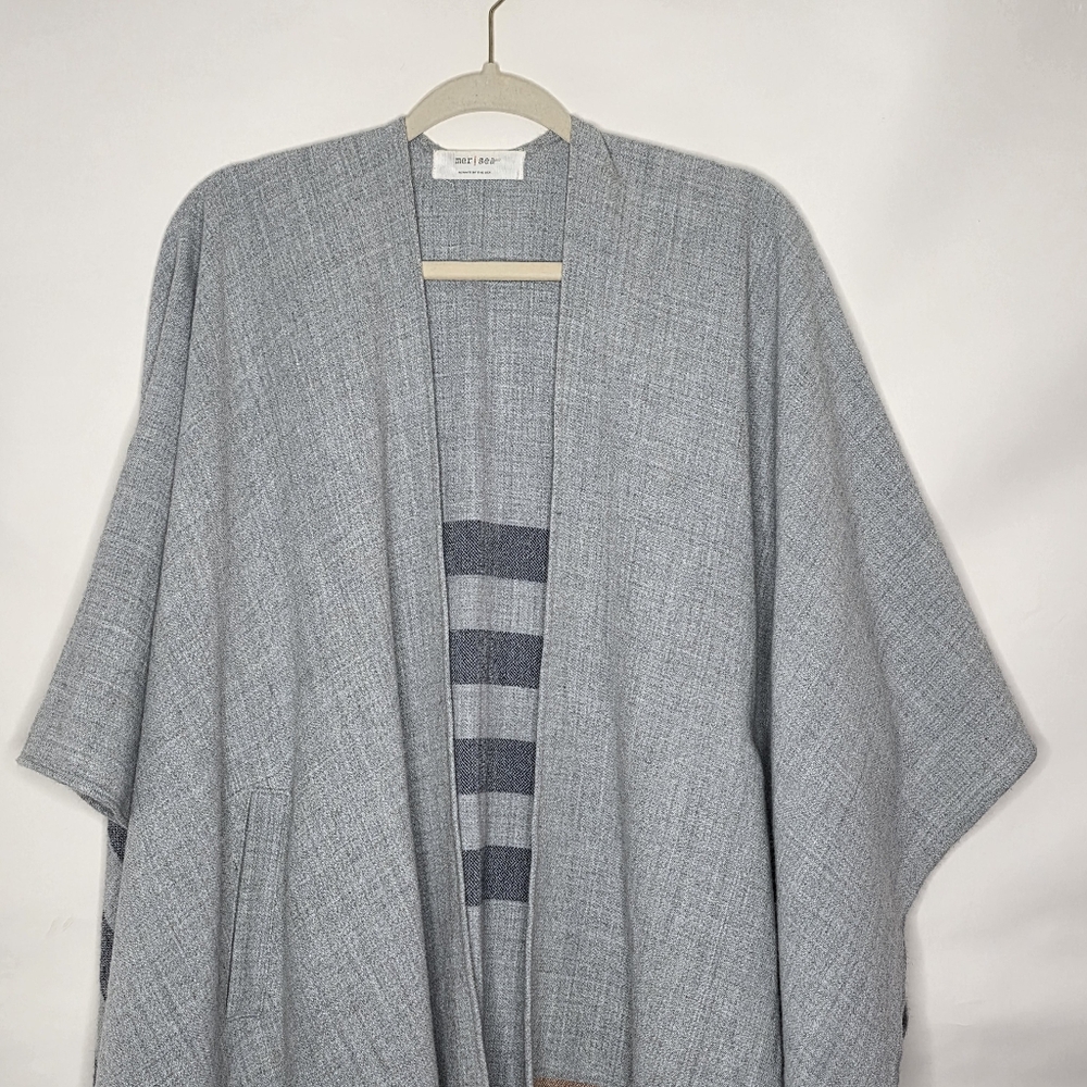 Mersea Fringed Travel Wrap With Pockets One Size Gray Cover-Up Topper Shawl — image 2 of 7